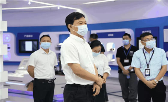 光明区委副书记、政法委书记张华伟莅临球王会体育首页调研指导